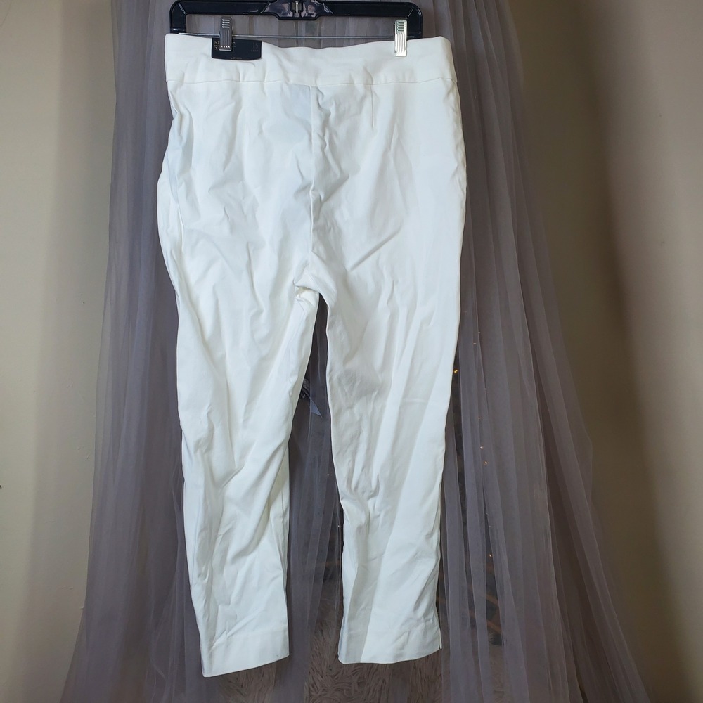 Chico's White Cropped Ankle Pants - Picture 3 of 6